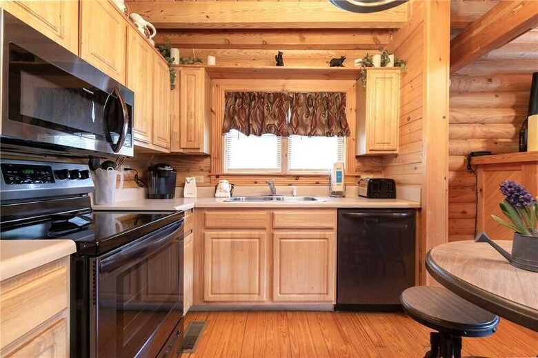 Candle Light Cabin - Two Bedroom Cabin
