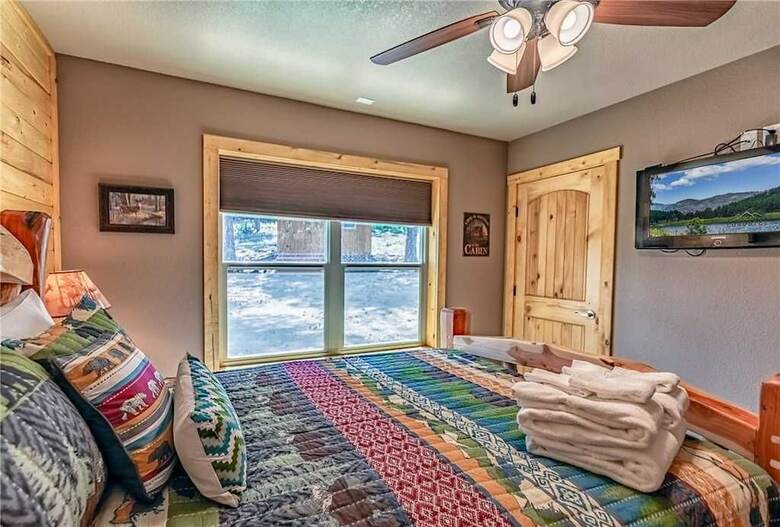 Cozy Knotty And Nice - Four Bedroom Cabin