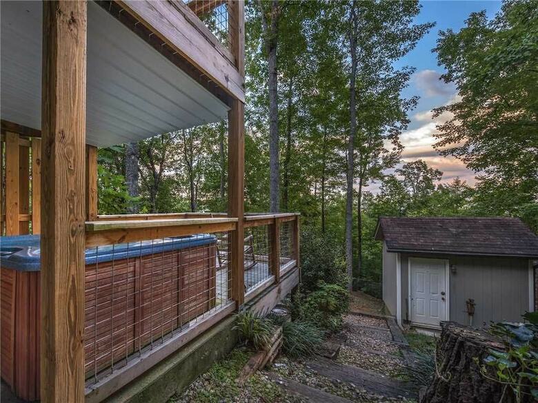 Bear View Chalet - Three Bedroom Cabin