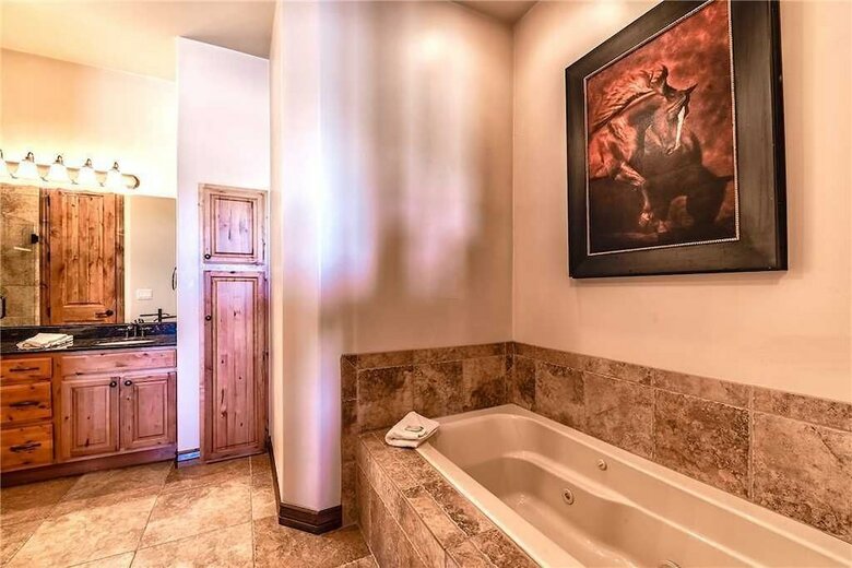 Rainmaker Retreat - Three Bedroom Cabin
