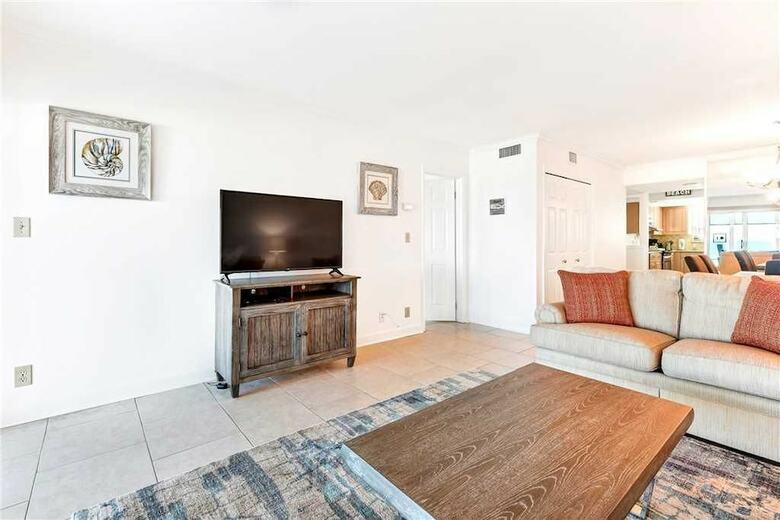 Retreat V 687b - Two Bedroom Condo