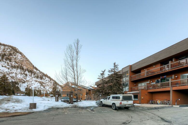 Cedars Lodge Condos By Crmr