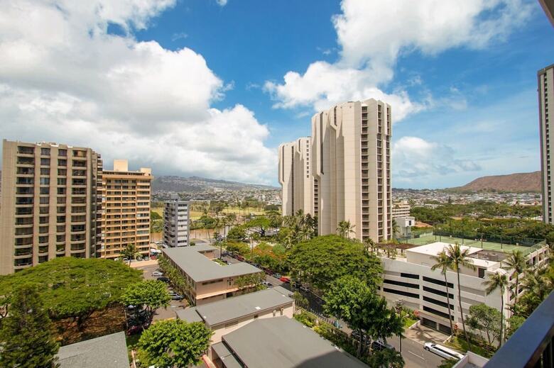Waikiki Banyan By Koko Resorts