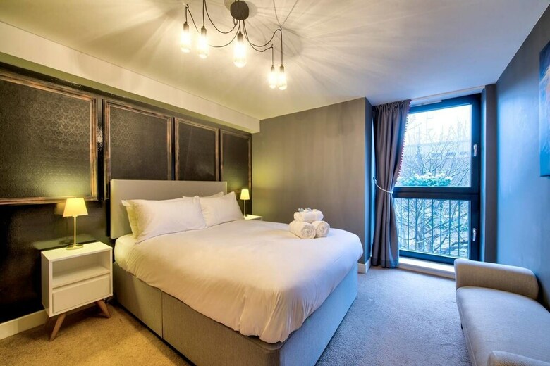 Stylish City Centre Apartment For Two