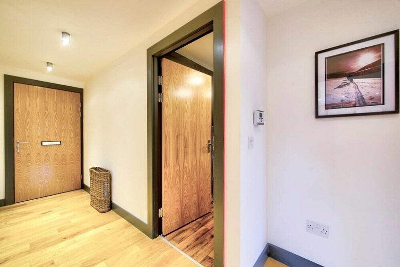 Stylish City Centre Apartment For Two