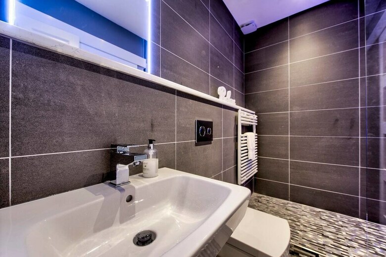 West End Boutique Apartment On William Street