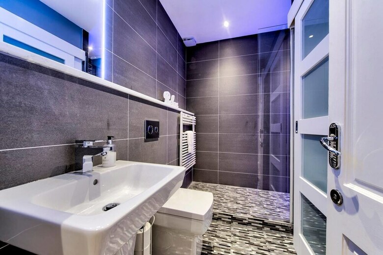 West End Boutique Apartment On William Street