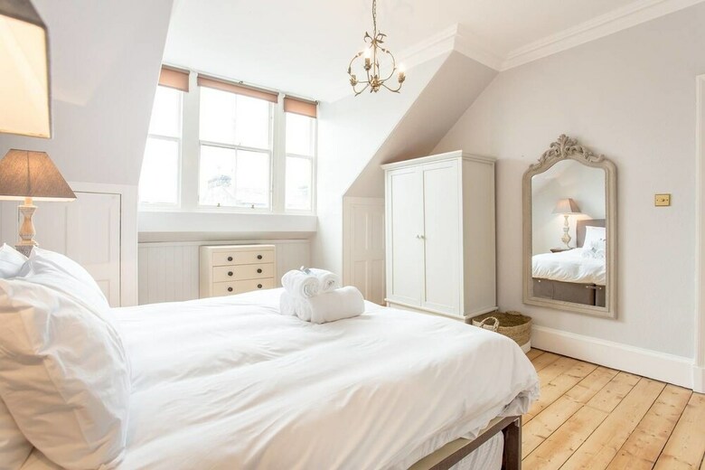 Spacious New Town 3 Bedroom Apartment