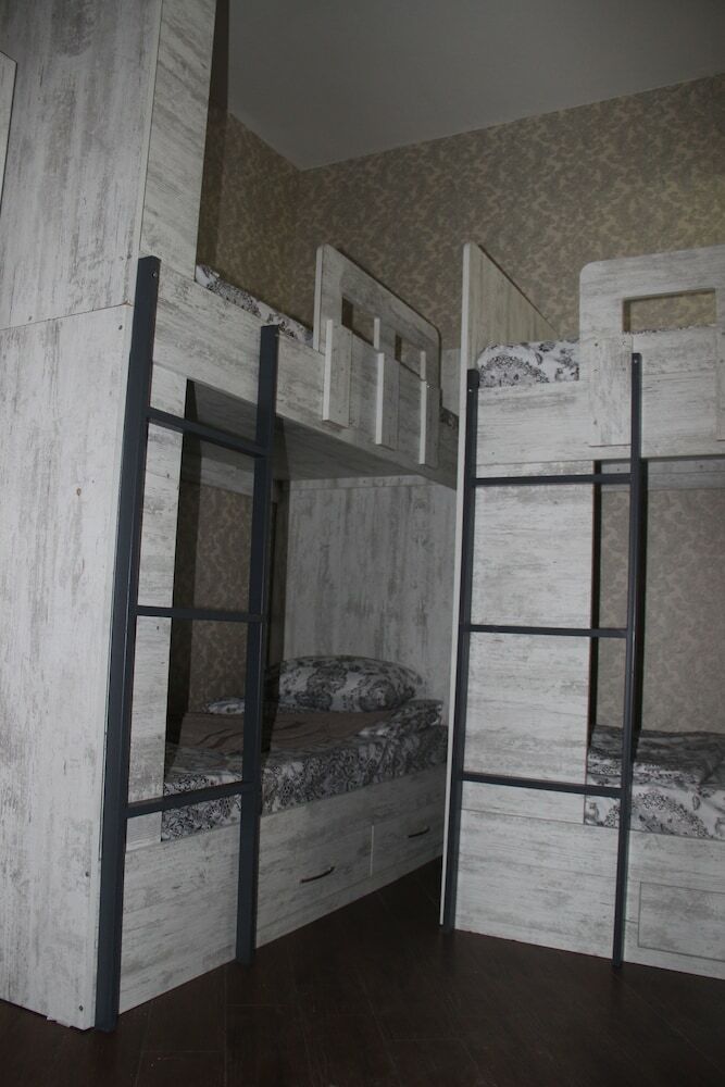 Hostal Armenner Hostel And Tours