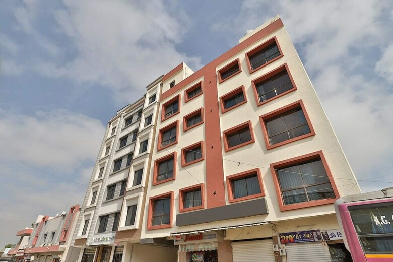 Hotel Kuber By Sky Stays