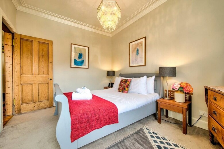 Old Town 1-bed Apartment With Stunning Views
