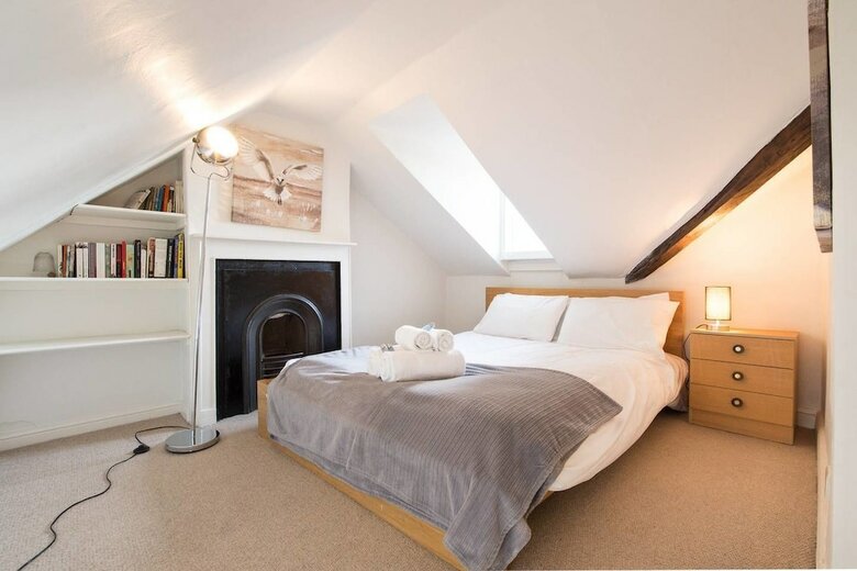 Huge Castle Street Apartment