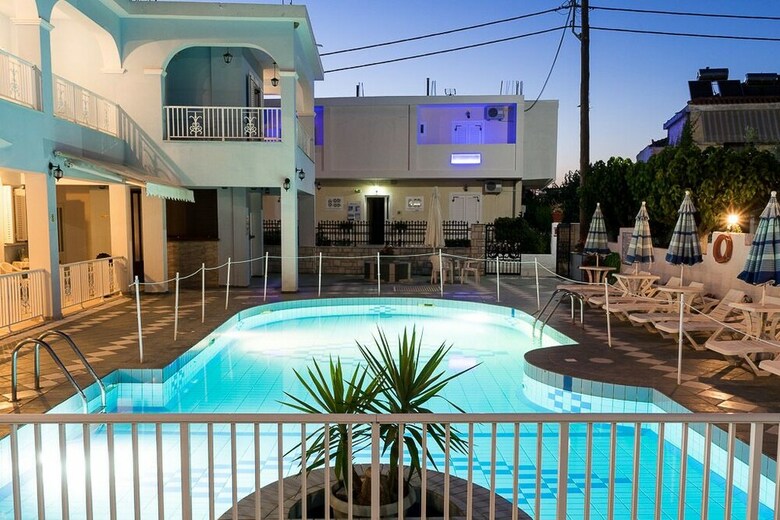 Hotel Anna Studios & Apartments