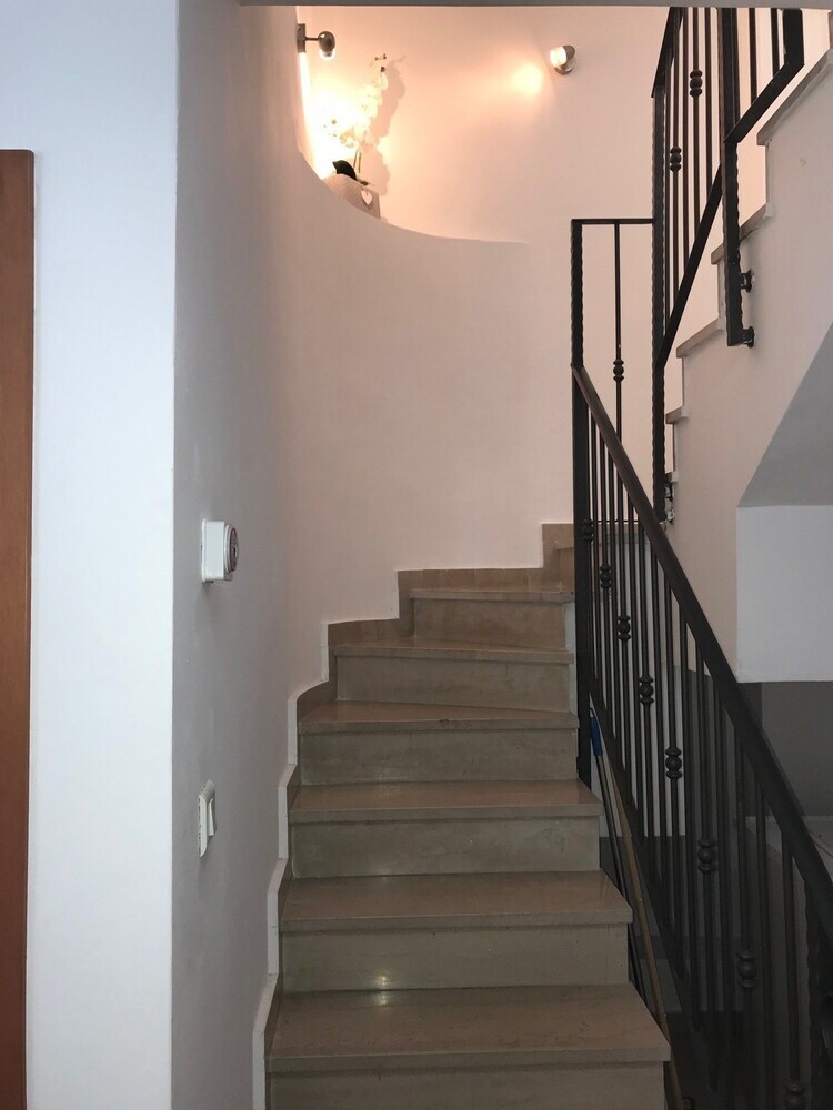 Kav Apartments - Allenby St. 20