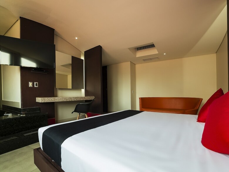 Hotel Capital O La Villa