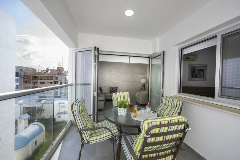 Apartamentos Larnaca Finikoudes Suite 405