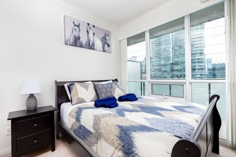 Topline Suites - Ice Condos