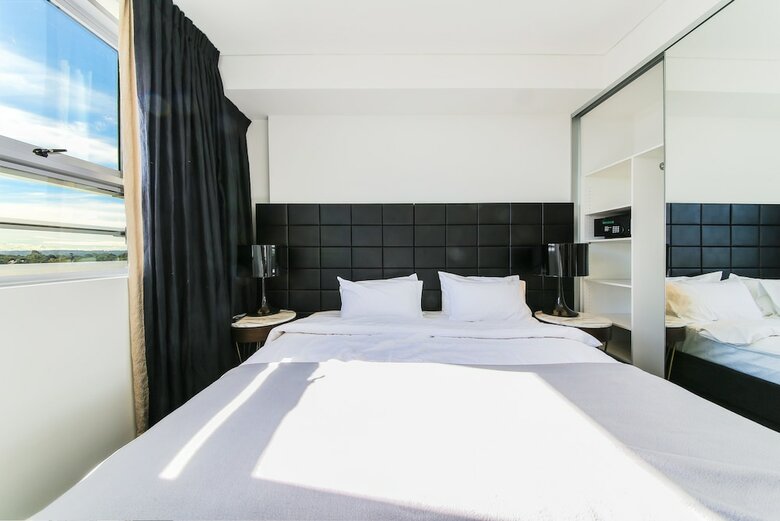 2 Bedroom Modern Apartment In Chatswood