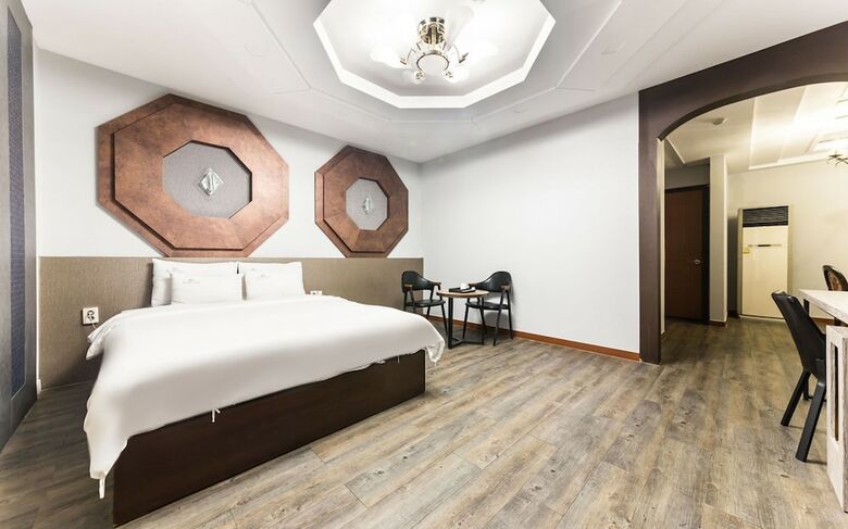Hotel No.1
