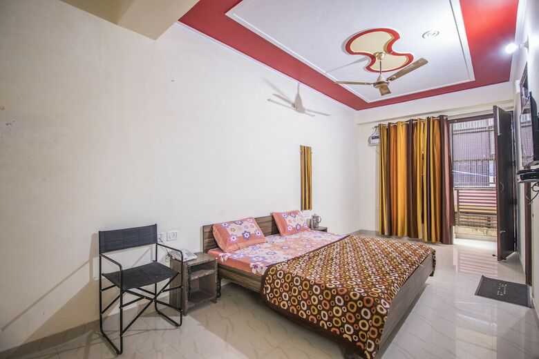 Hotel Gopi Dham
