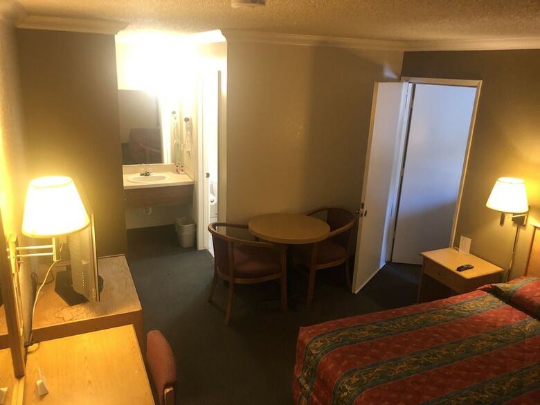 Hotel National 9 Inn