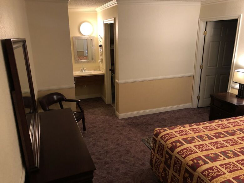 Hotel National 9 Inn