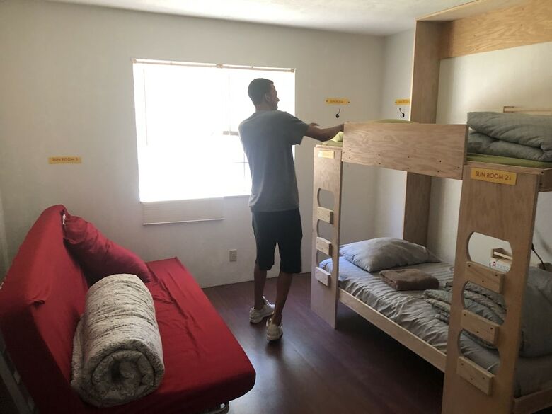Hostal Whole Family - Wholeville