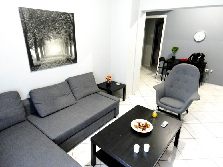 Cozy 2-bedroom Apartment Near Acropolis