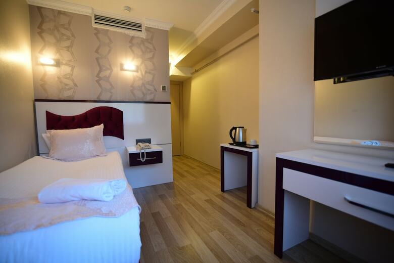 �zdemir Palas Hotel