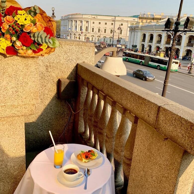 Majestic Apartment On Nevsky 44