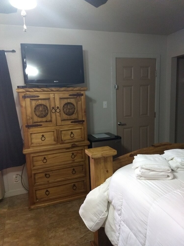 Hotel B.a.s.i.c. Lodgings