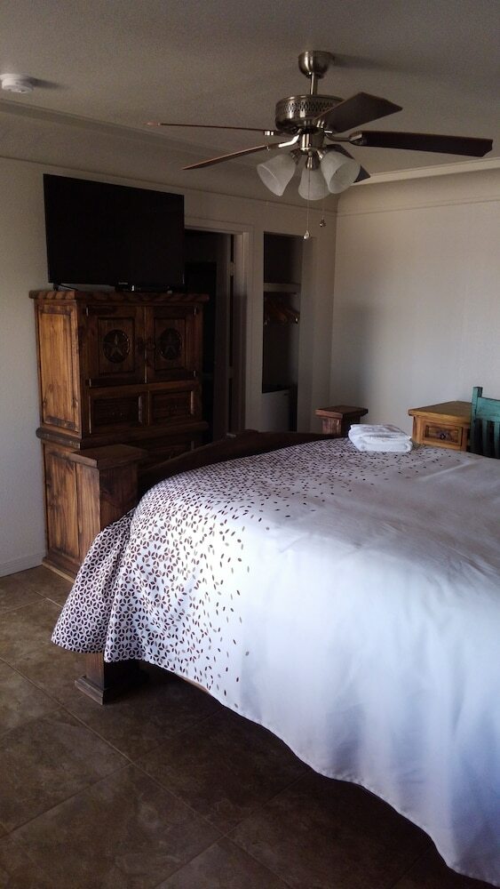 Hotel B.a.s.i.c. Lodgings