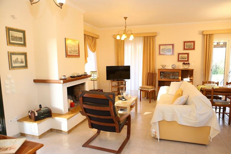 Lefkes House
