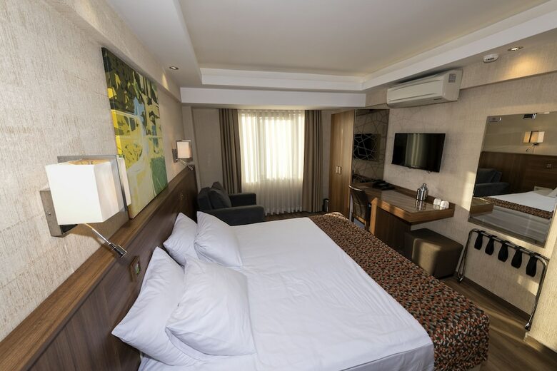 B Guest Hotel