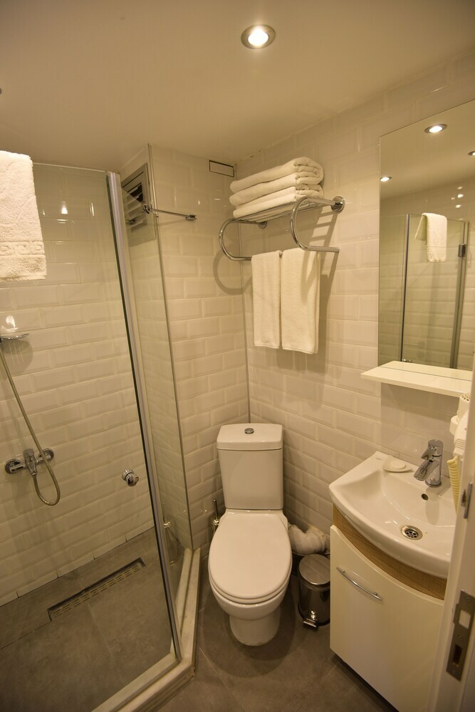 B Guest Hotel