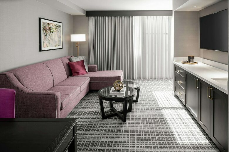 The Axis Moline Hotel, Tapestry Collection By Hilton