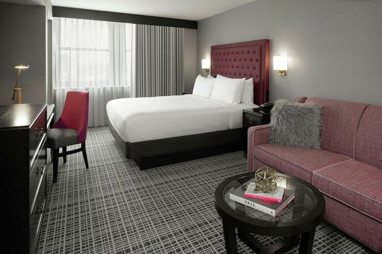 The Axis Moline Hotel, Tapestry Collection By Hilton