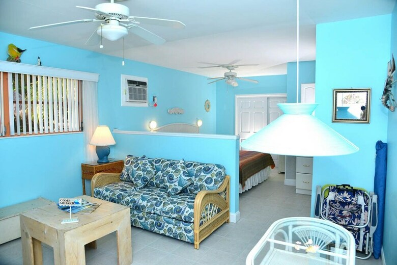 The Palmview And Sandpiper Inns