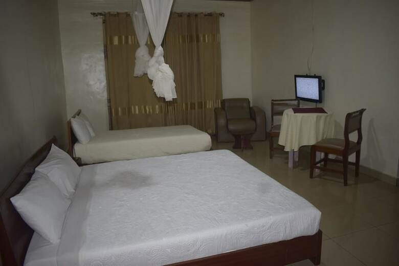 Hotel Roots Inn