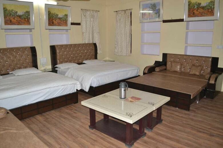 Hotel Royal Heritage Lake View Resort