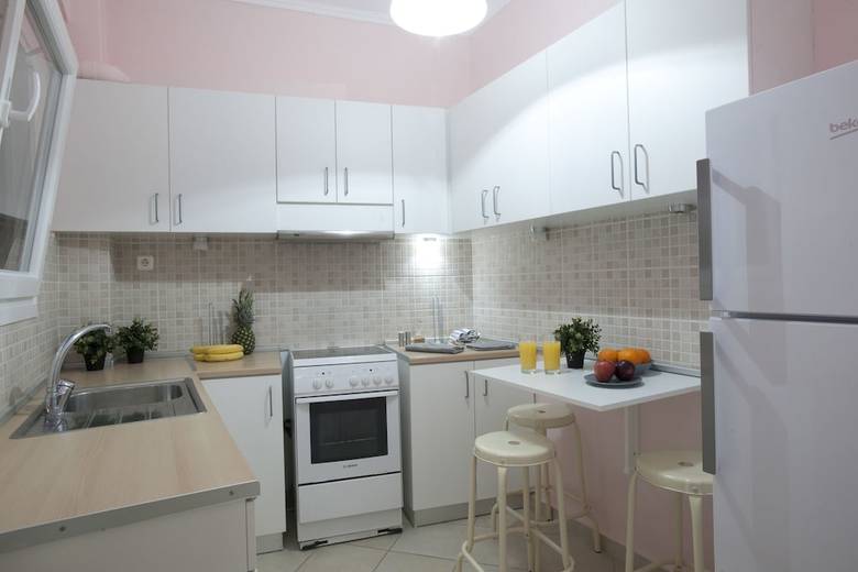 Ambelokipi. Spacious Sunny Apartment