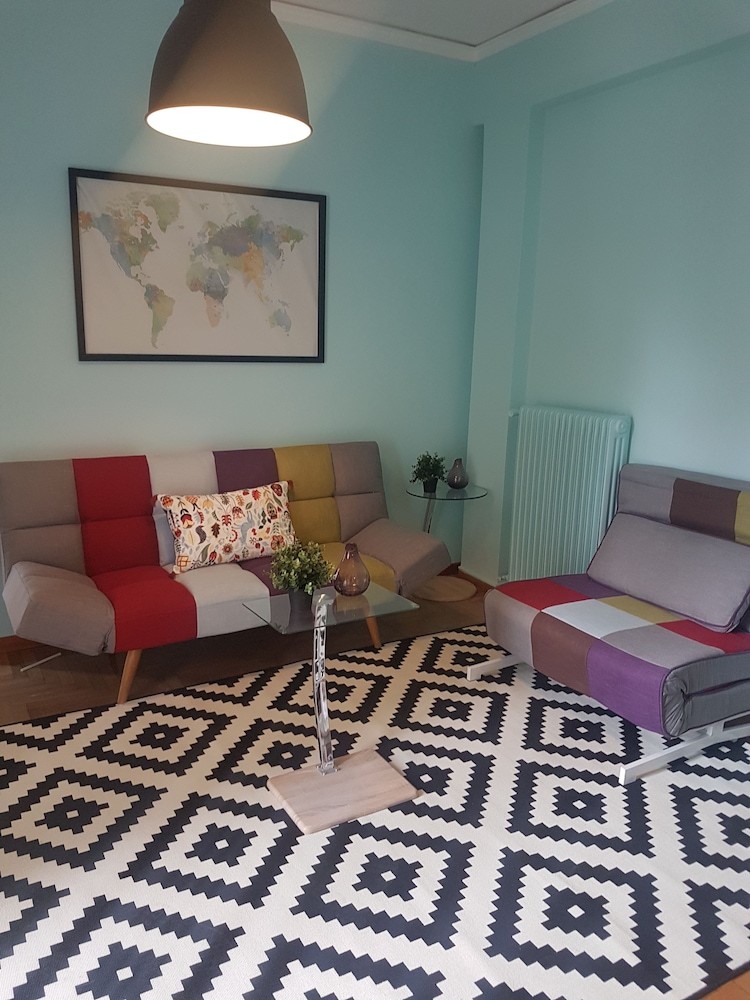 Ambelokipi. Spacious Sunny Apartment