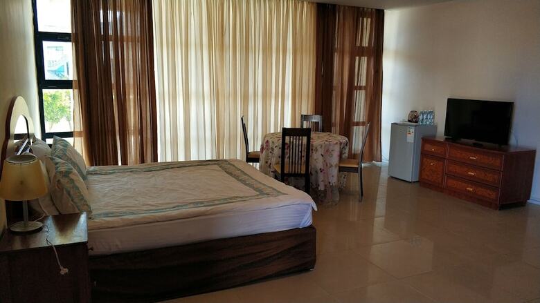 Hotel Khazar Golden Beach