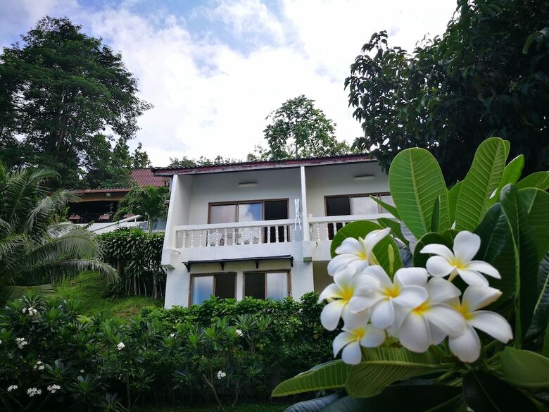 Hotel On The Hill Karon Resort