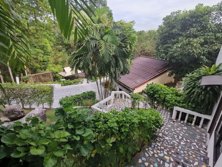 Hotel On The Hill Karon Resort