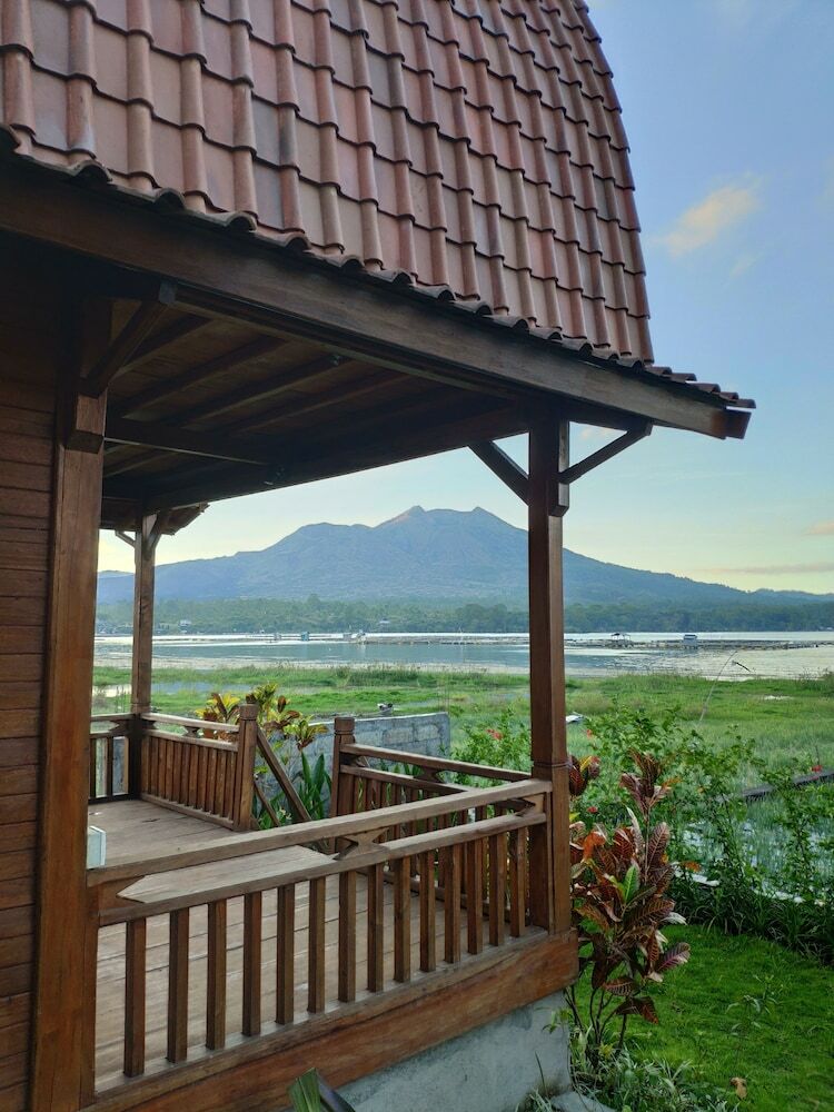 Villa Kedisan Lake View By Atharva Bali