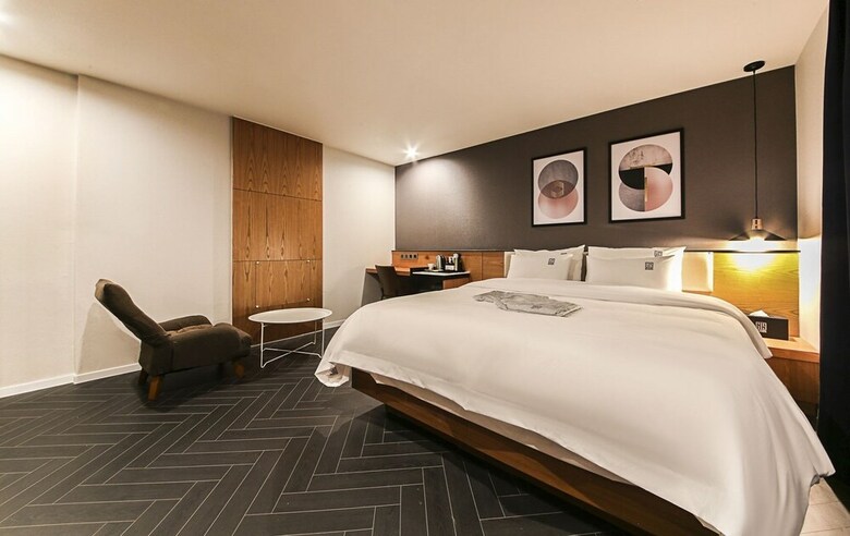 Gray 191 Hotel