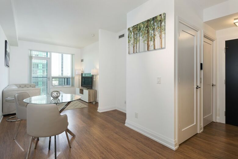 Hotel Metropolis Suites - Yonge Sheppard