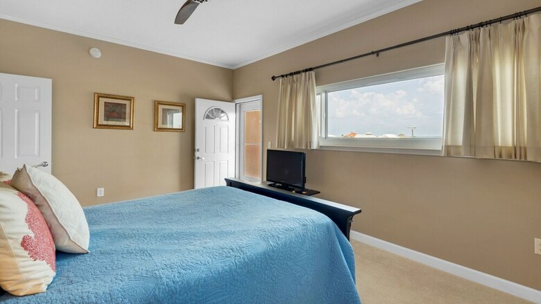 Seahorse Unit D - Three Bedroom Condo