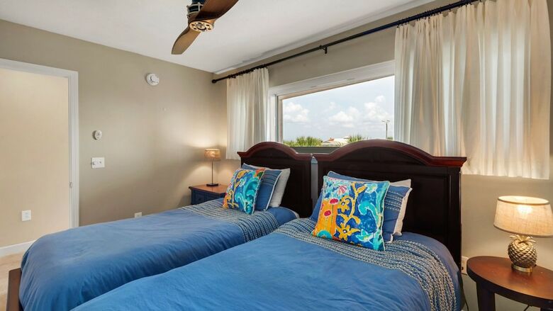 Seahorse Unit D - Three Bedroom Condo